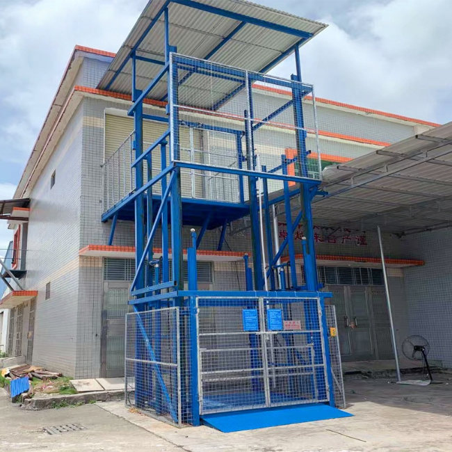 汕尾建材厂室外升降货梯安装